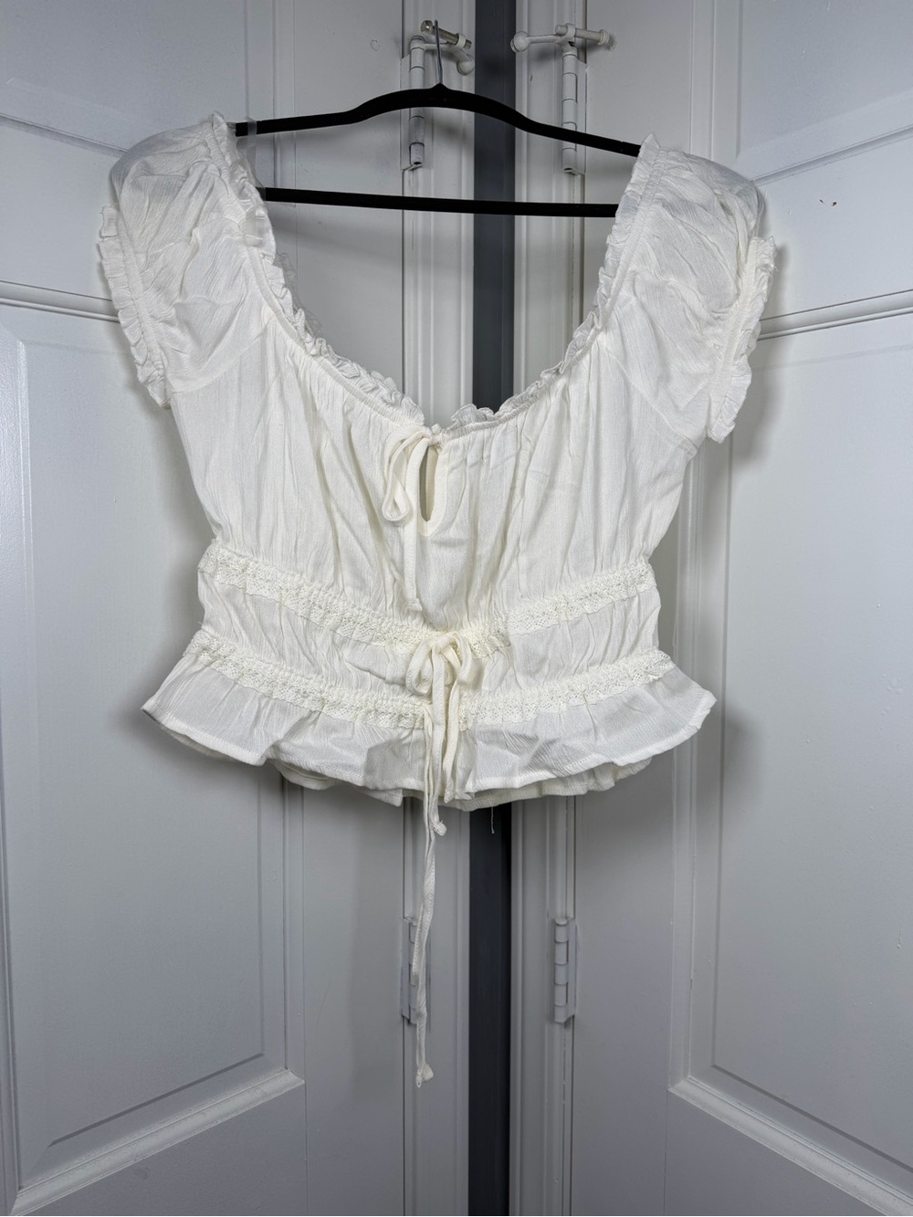 No Boundaries White Ruffled Tie-Front Crop Blouse - Picture 1 of 2